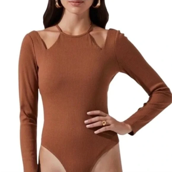 NEW - ASTR The Label Brown Halter Neck Long Sleeve Cutout Bodysuit Size Small - Picture 1 of 10
